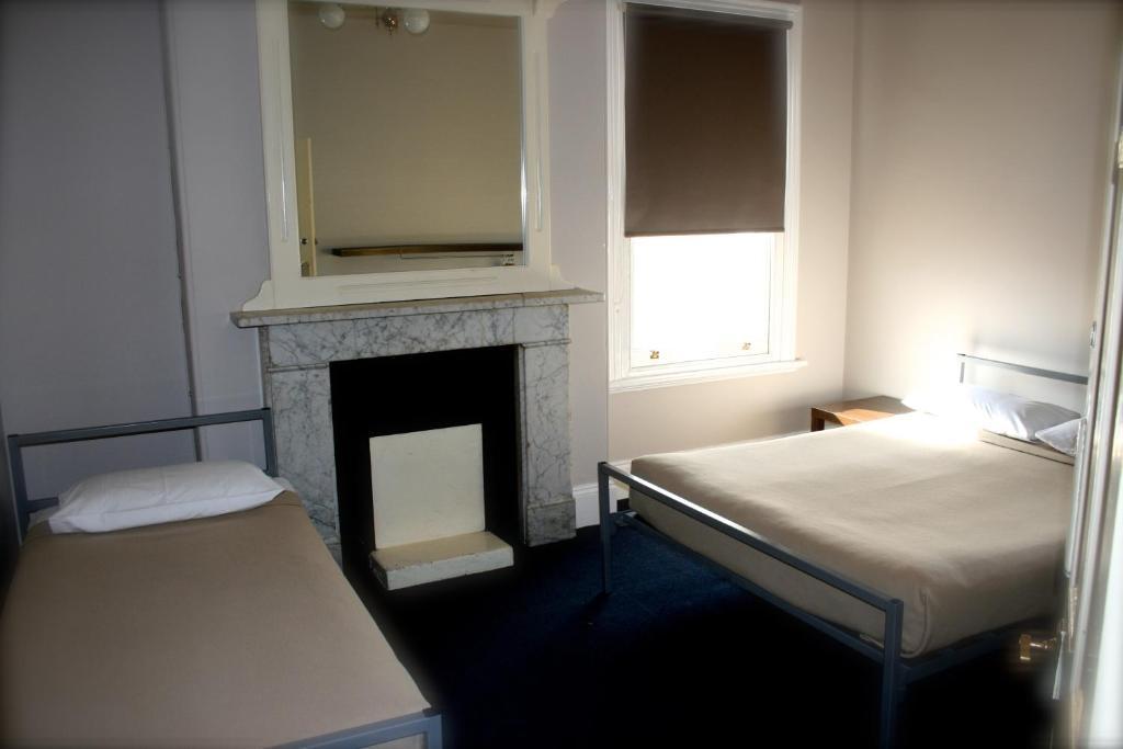 Glenelg Beach Hostel Стая снимка