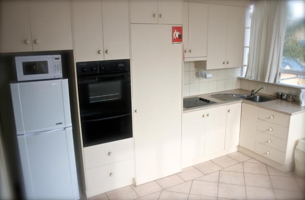 Glenelg Beach Hostel Стая снимка